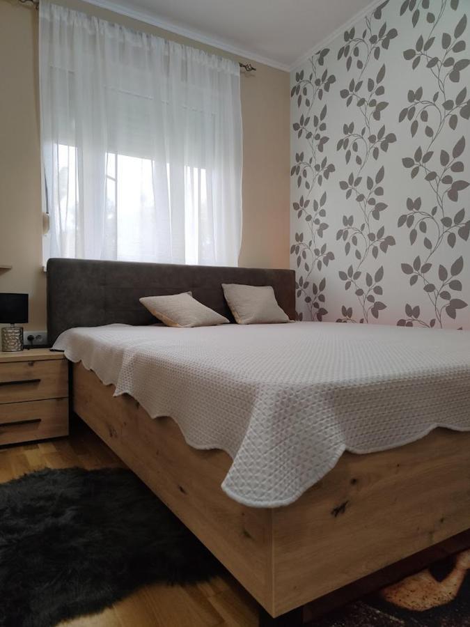 Apartman Espresso Sa Parkingom Сремська Митровиця Екстер'єр фото