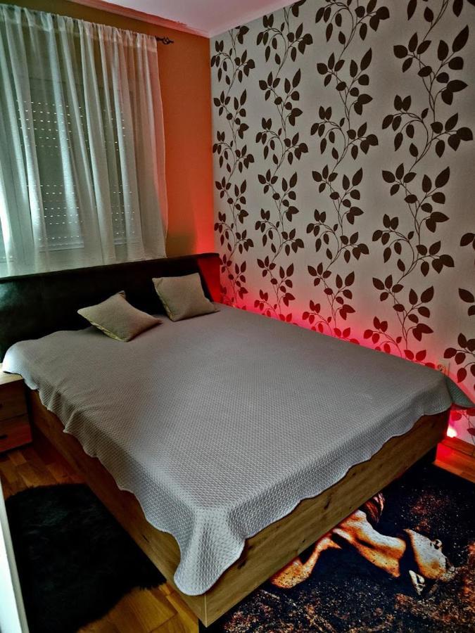 Apartman Espresso Sa Parkingom Сремська Митровиця Екстер'єр фото